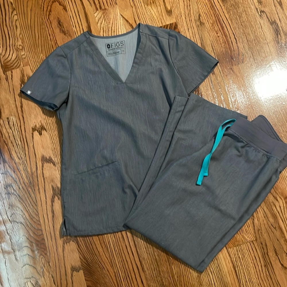 FIGS Graphite Set